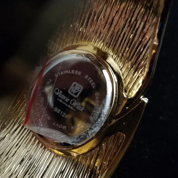 Peacock Feather Cuff Watch - Picture 4 of 4